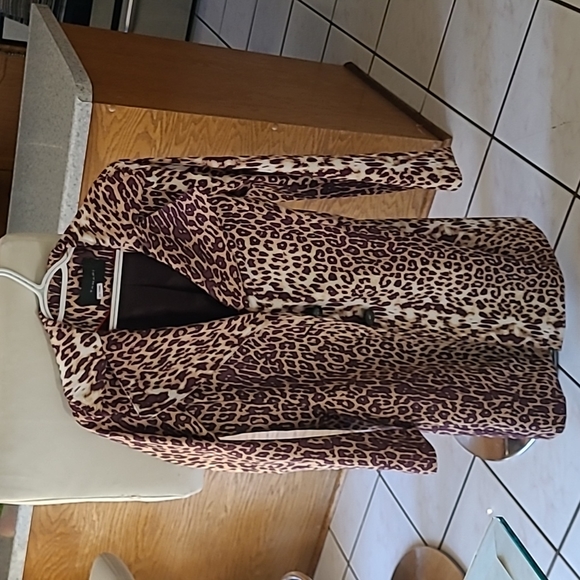 Tahari Leopard print trench jacket - Picture 3 of 8